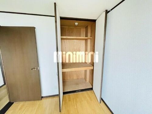 エステート長茂の内装