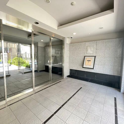 プレサンス泉シティアークの玄関