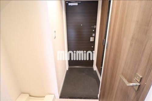 プレサンス丸の内リラティの玄関