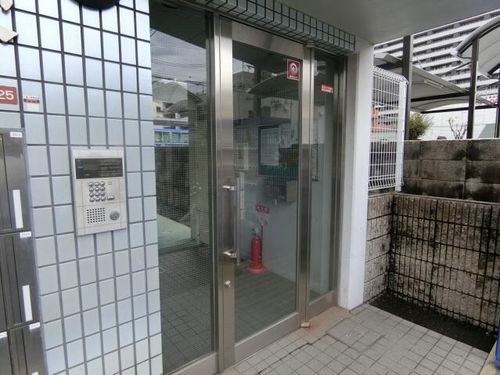 フレンズハイム光栄の玄関