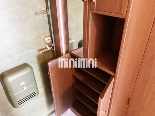 グリーンヒル岡弥の玄関