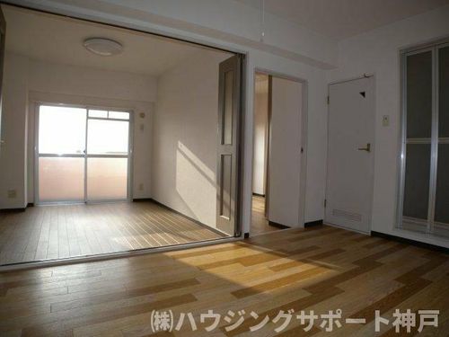 パセイオ・サンコーの居間