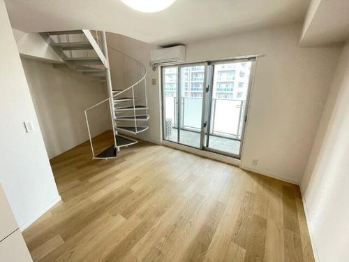 リエス東別院の居間