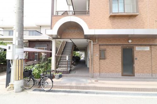 大阪府茨木市新堂1丁目(マンション)の賃貸物件の玄関