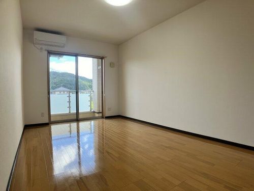 インター御坊ハイツウエヒラ206の居間