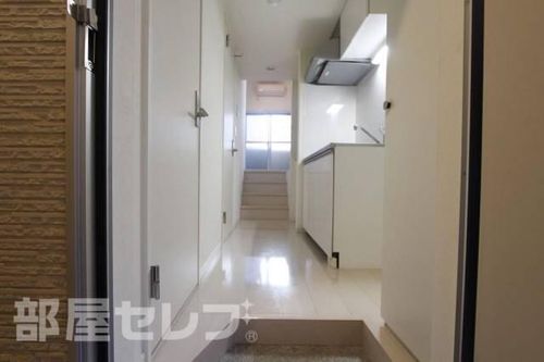 HUMMING LIFE栄生の玄関