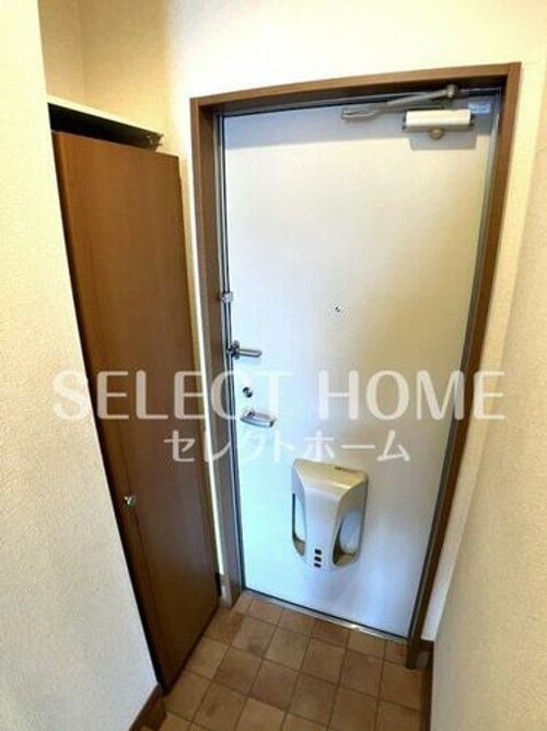 カーサ占部201の玄関