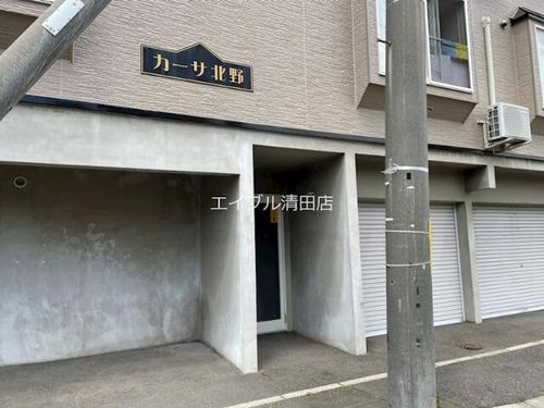 カーサ北野102の玄関