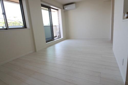 グランテージ高槻203の居間