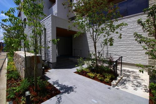 グランテージ高槻203の玄関