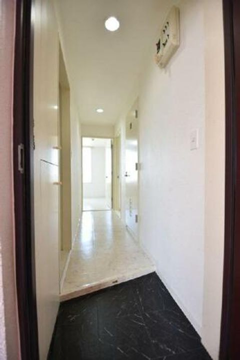 ヒルトップ西岡202の玄関