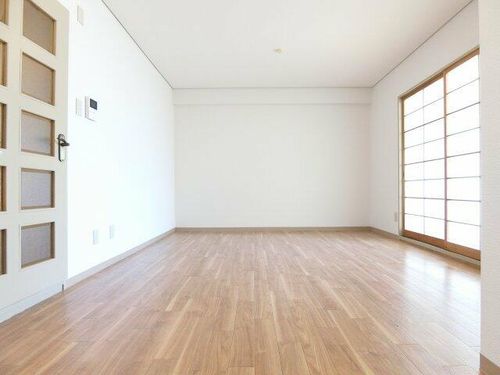 グランドハイツ杉田Iの居間