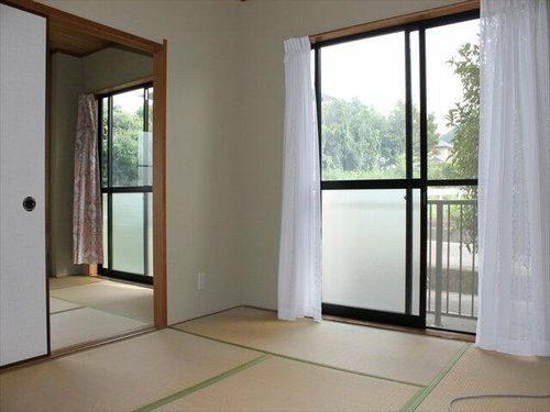 日高マンションⅡ1の居間