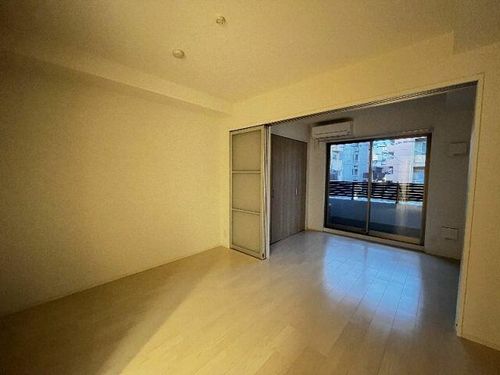 CREST TAPP京都二条の居間