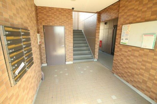 コンフォール白水の玄関