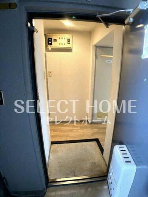 シプエビル404の玄関