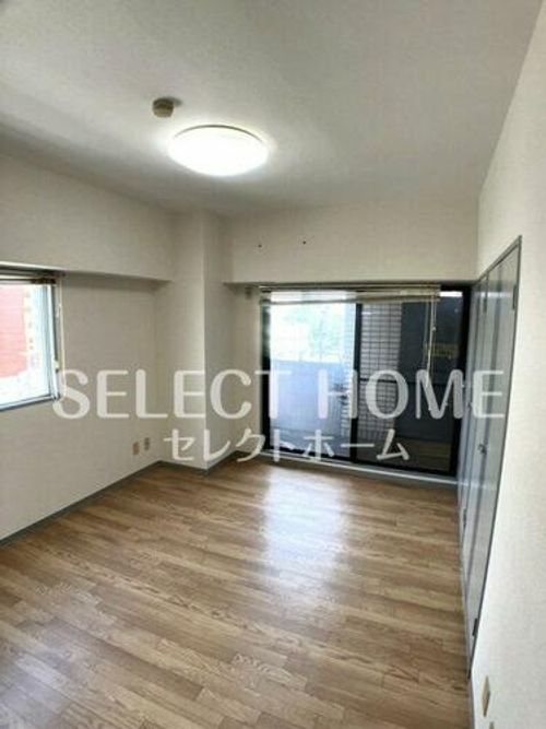 シプエビル404の居間