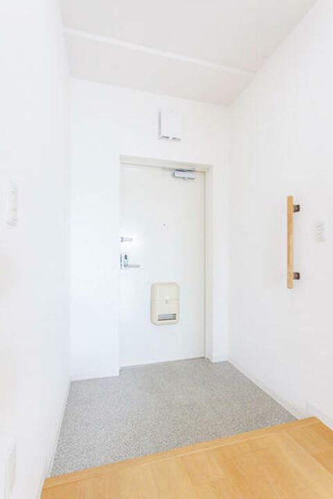 URアルビス緑丘1010501の玄関