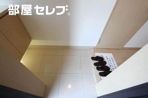 ドゥーエ大須0803の玄関