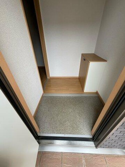 ビーグルスクエアB棟101の玄関