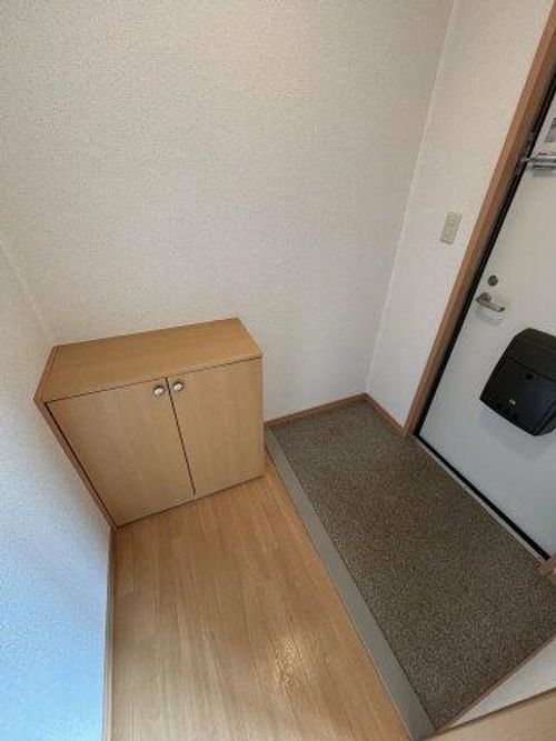 ビーグルスクエアB棟101の玄関