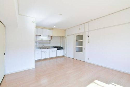 UR高座台1030401の居間