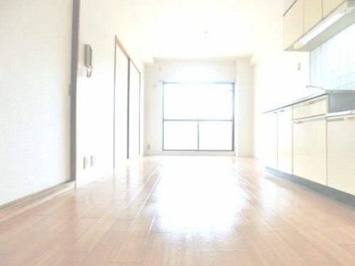 バルカン富田林の居間