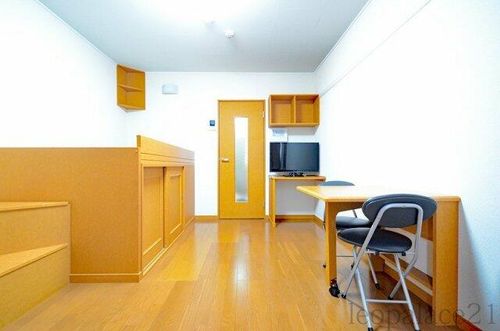 レオパレスみかわ101の居間