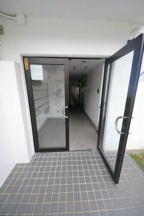 シャンブル望月の玄関