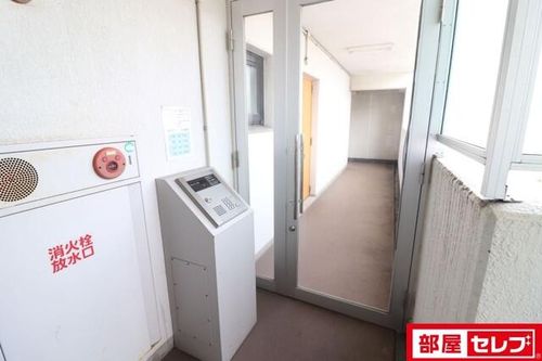 STプラザ御器所の玄関