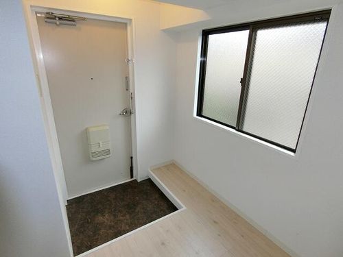 FLAT34茨木313の玄関