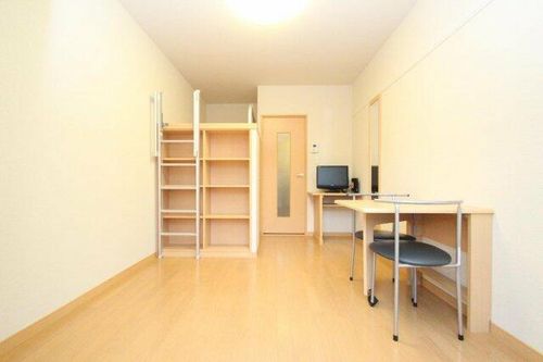 レオパレス大林Ⅱ101の居間