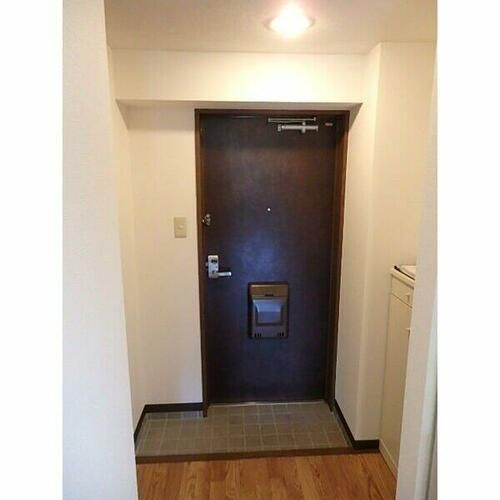 ハイツ山光の玄関