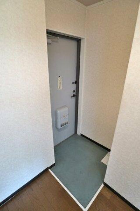 ハイツハピネスの玄関