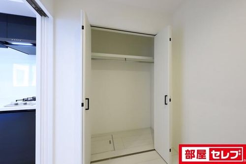 Warren haruta1の内装