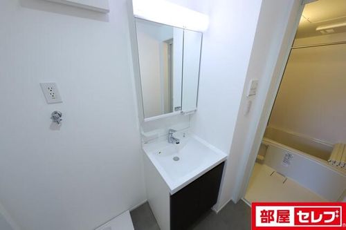 Warren haruta1の内装