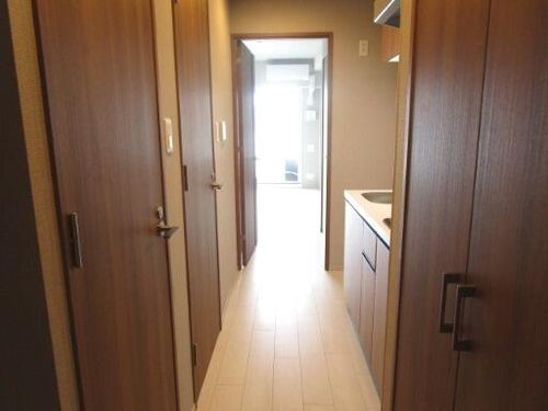 スプランディッド新大阪EASTの玄関