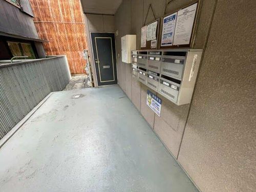 加藤マンションの玄関