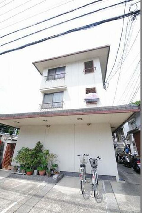 中田マンションの外観