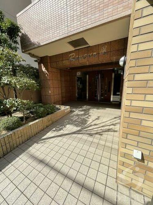 リヴェール鳳の玄関