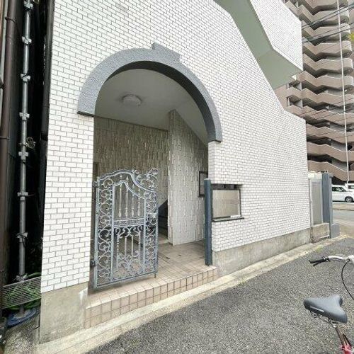 ST PLAZA KANAYAMAの玄関