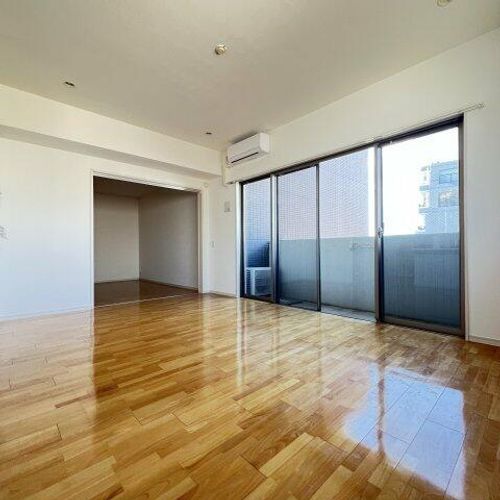 エルミタージュ新栄の居間