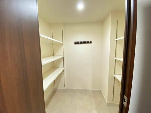 メイビル向陽町新館の玄関