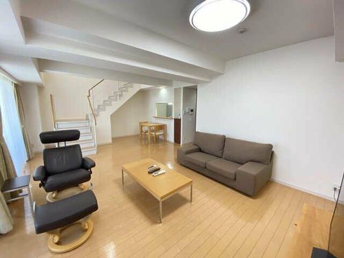 メイビル向陽町新館の居間