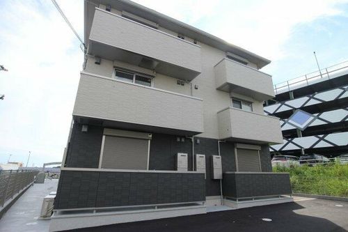 クローバー富士5号館の外観