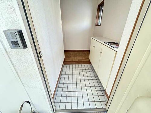 サンハイツ極楽の玄関