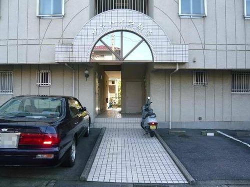 サンハイツ極楽の玄関