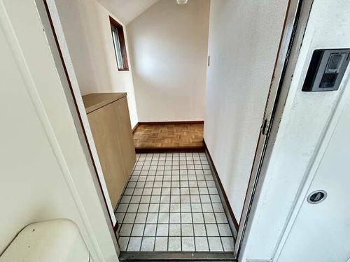 サンハイツ極楽の玄関