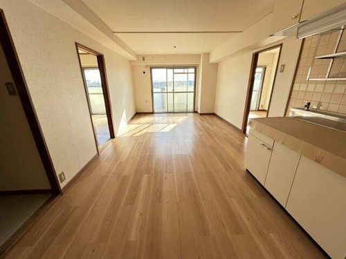 サンハイツ極楽の居間