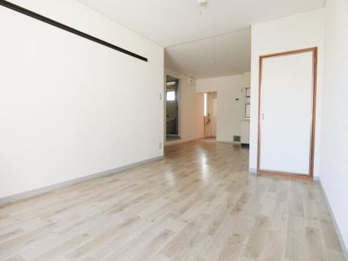 クレアール高砂203の居間